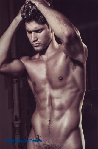 Miguel-Iglesias-3-329x500.jpg